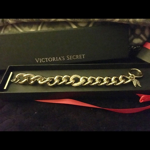 New Victoria's Secret angel wings bracelet - Picture 4 of 5